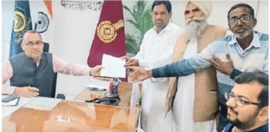 Sarpanches submitted a memorandum to the Deputy Commissioner demanding the establishment of Hasanga as a subtehsil instead of Bhirdana